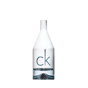 CALVIN KLEIN IN2U Eau de Toilette para hombres | Fragancia masculina cítrica con notas amaderadas orientales y gin de lima | Larga duración | 100 ml